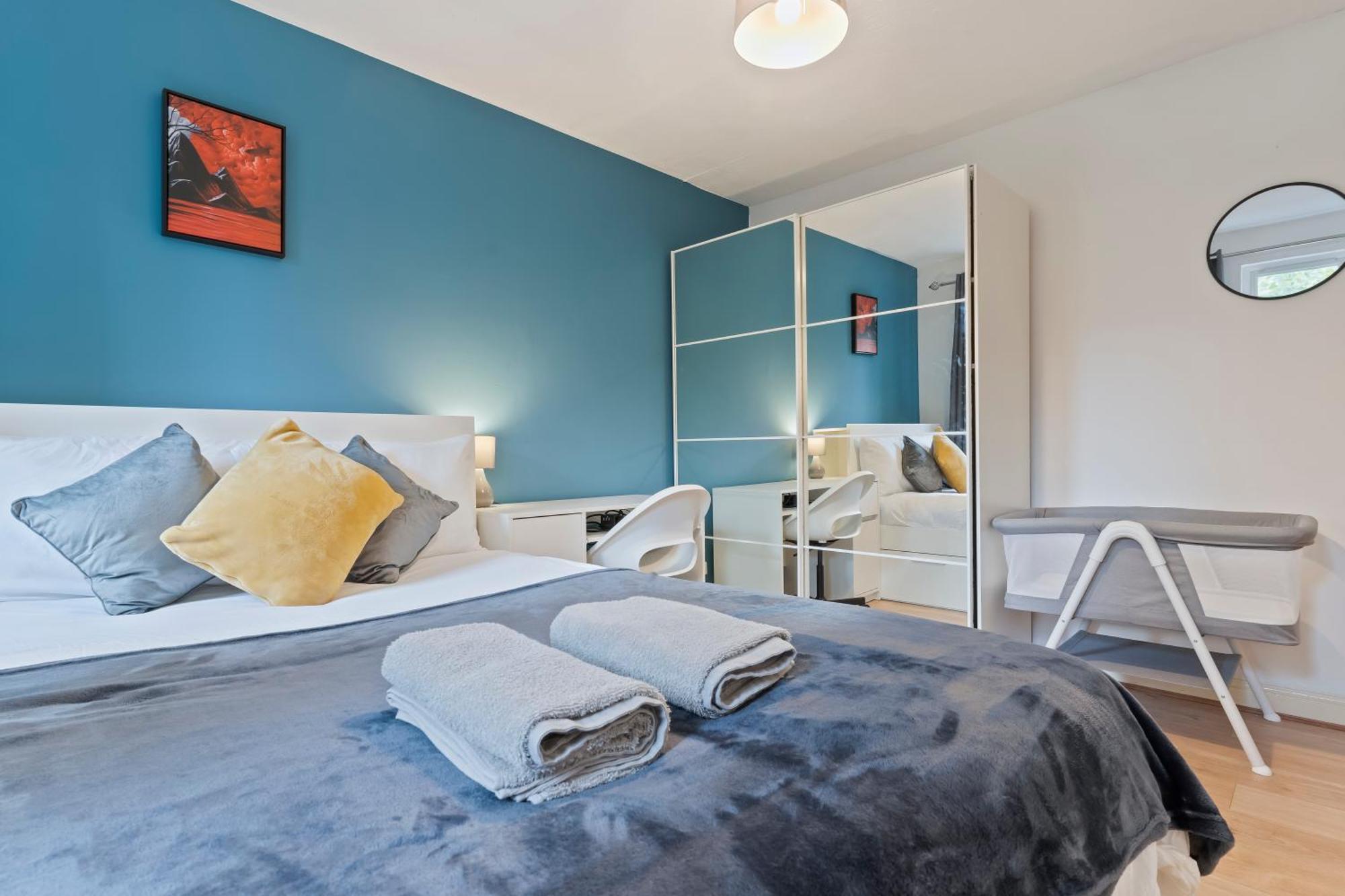 Lovely 4Br House In The City With Parking London Exterior photo