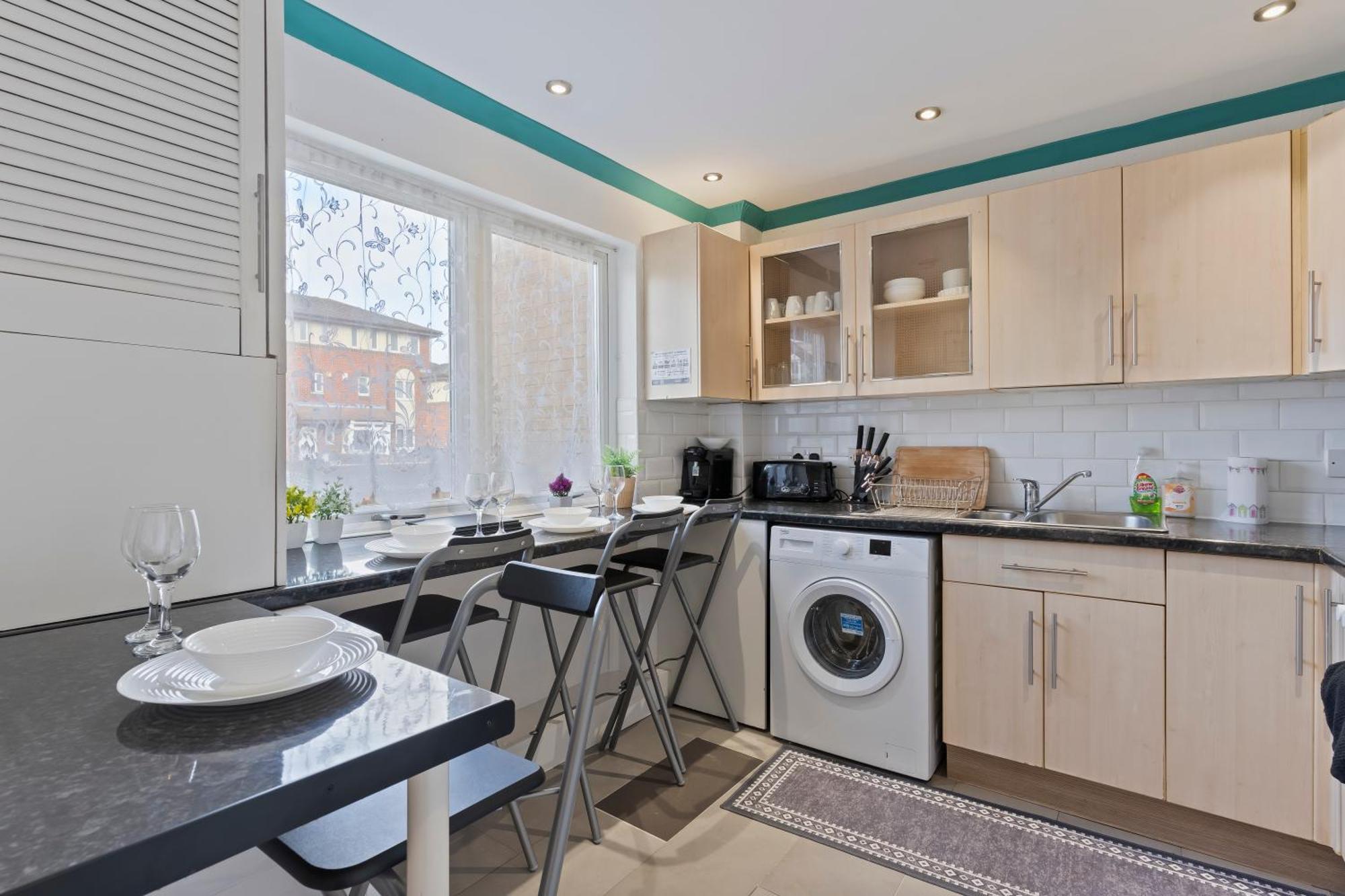 Lovely 4Br House In The City With Parking London Exterior photo